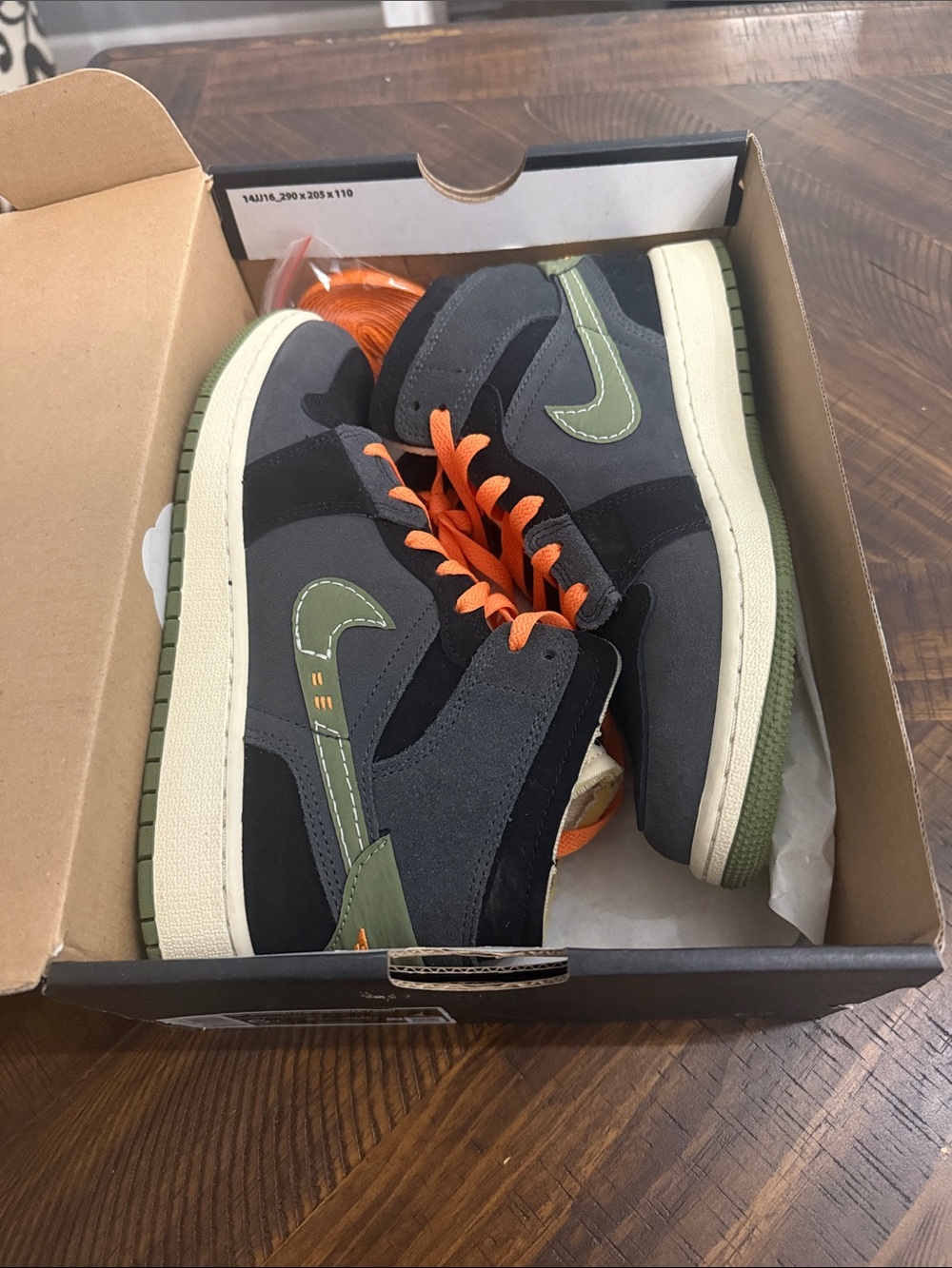 Boys air Jordan 1 mid SE craft